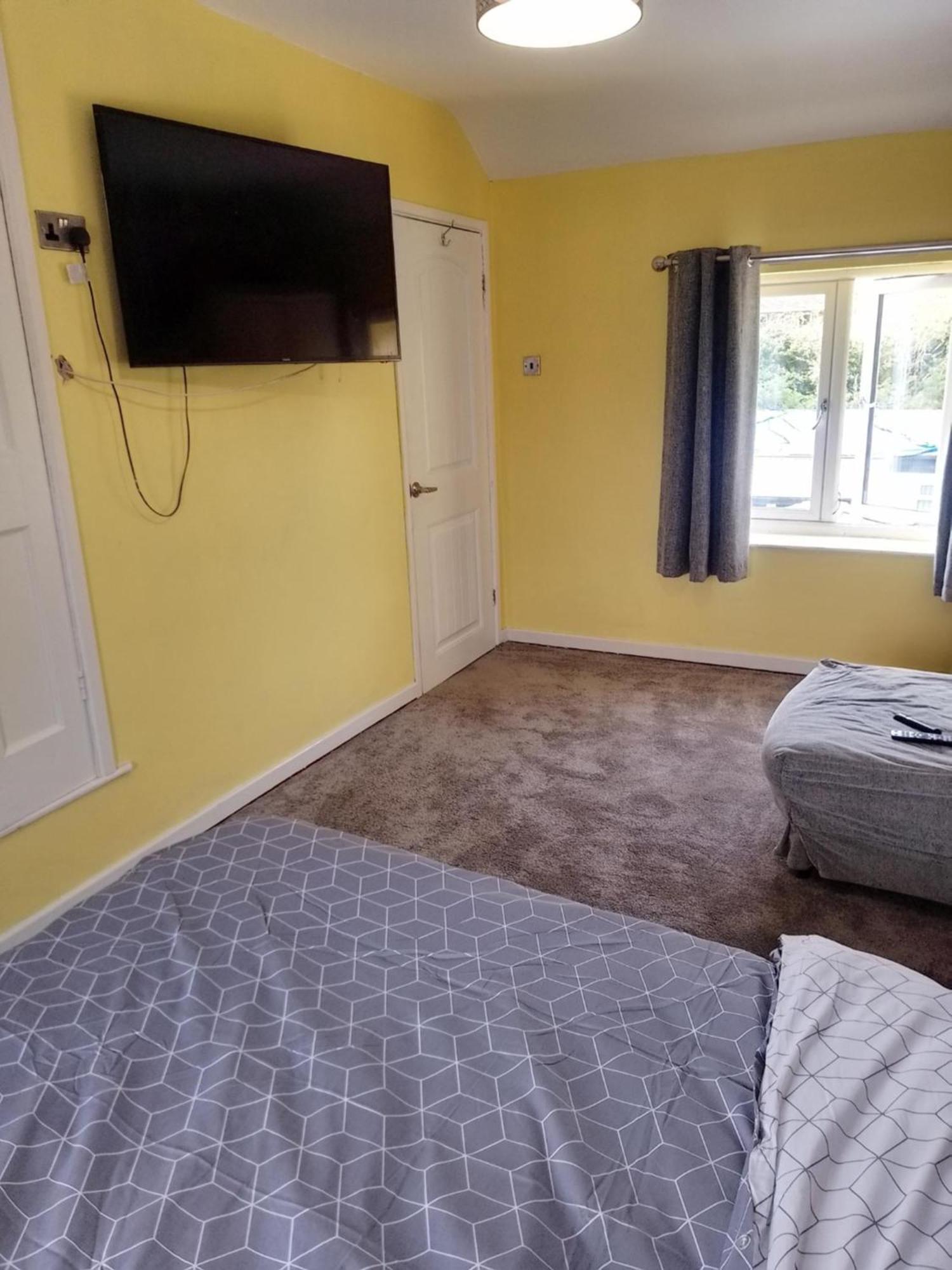 Accomadation Wrexham Zewnętrze zdjęcie