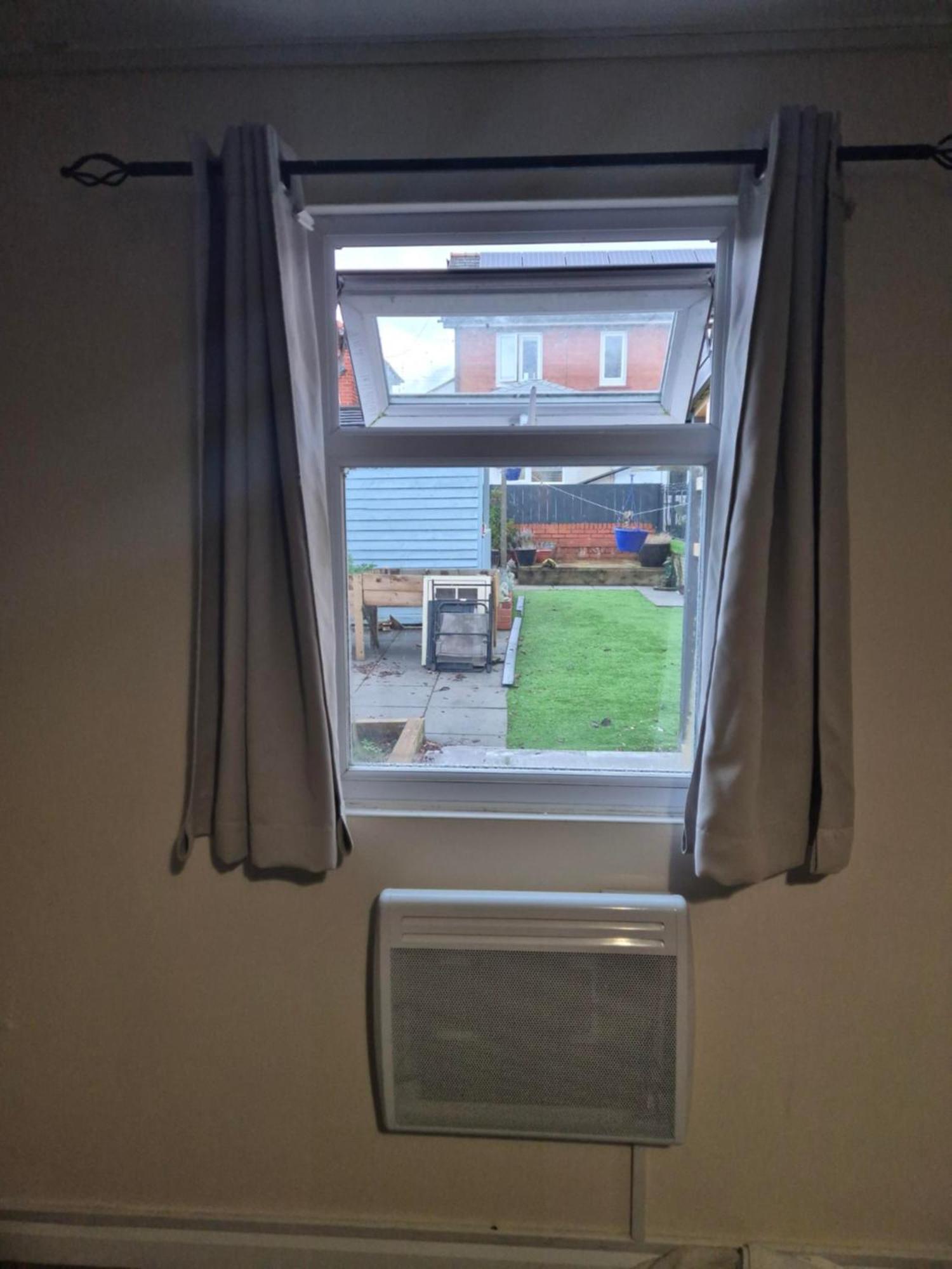 Accomadation Wrexham Zewnętrze zdjęcie