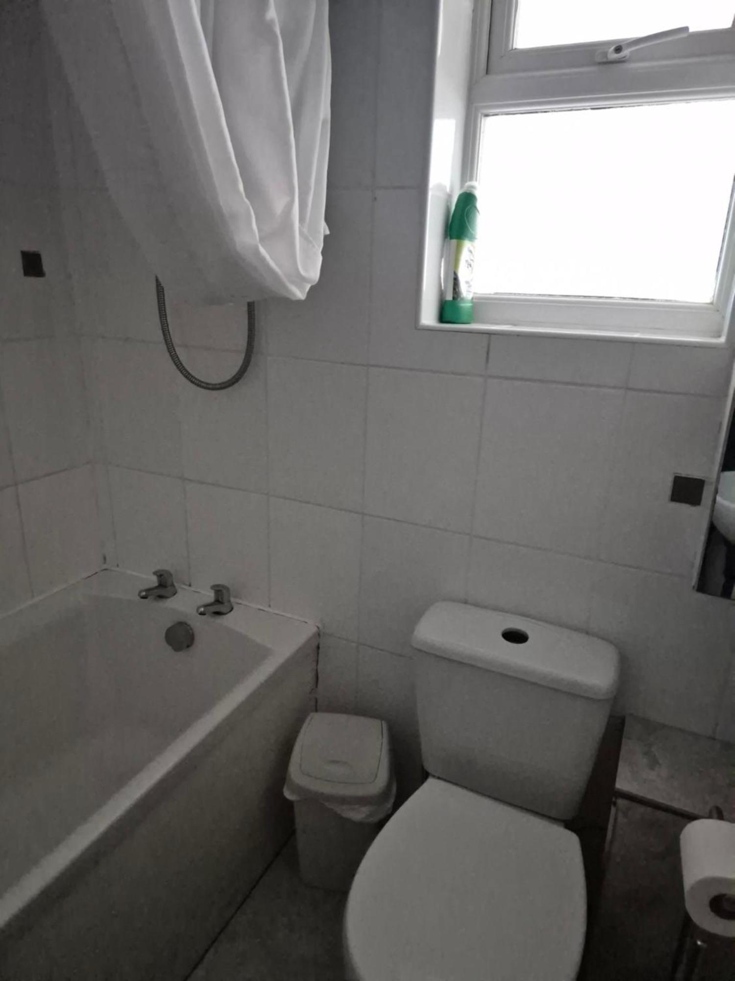 Accomadation Wrexham Zewnętrze zdjęcie
