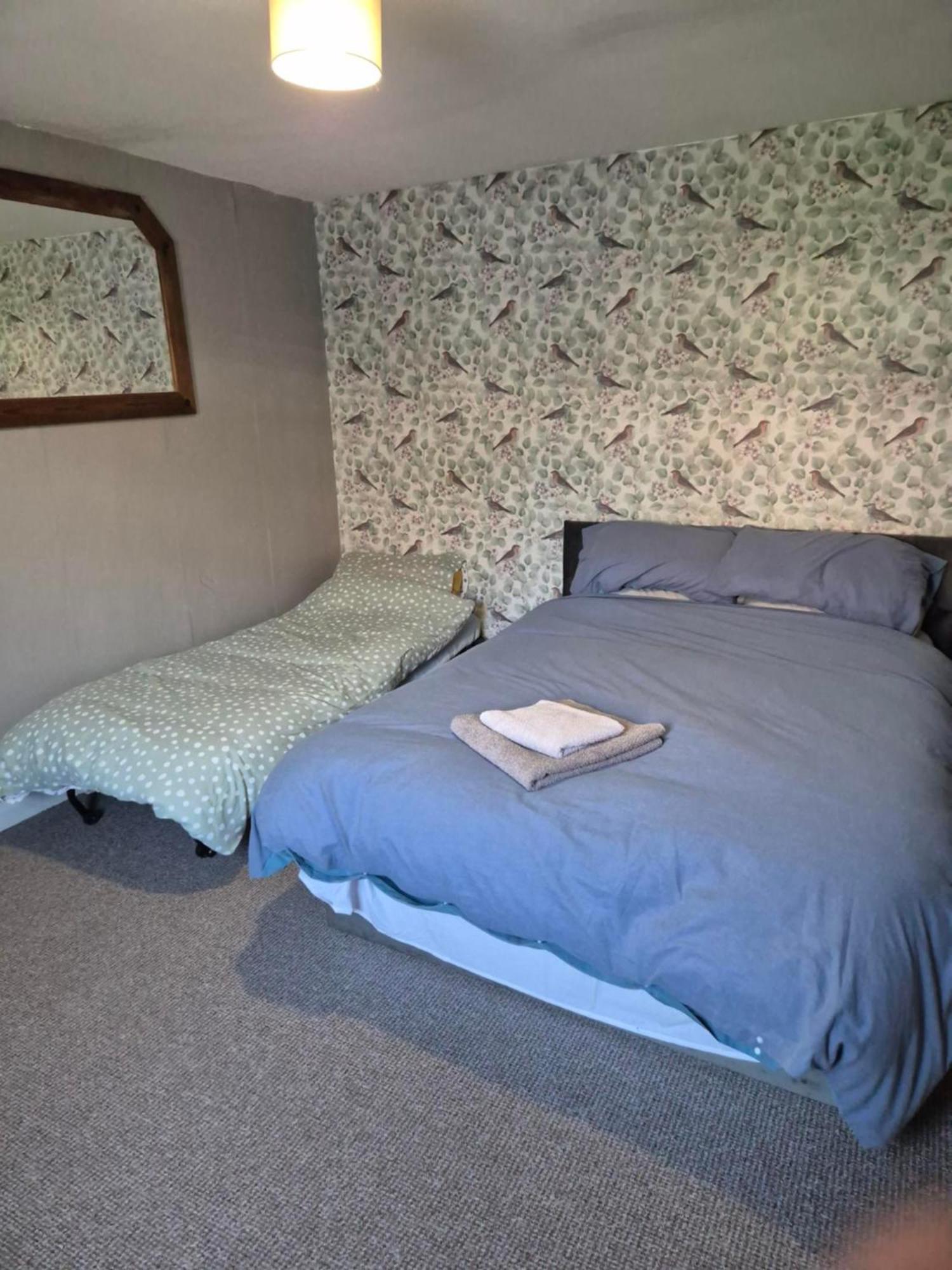 Accomadation Wrexham Zewnętrze zdjęcie
