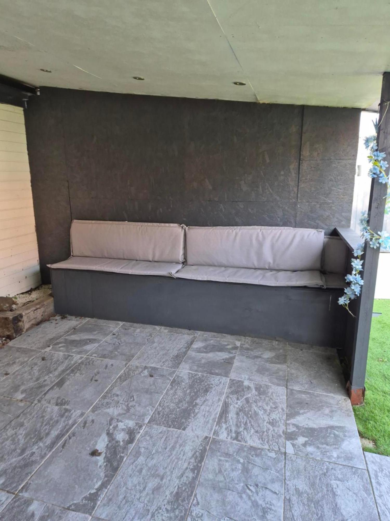 Accomadation Wrexham Zewnętrze zdjęcie