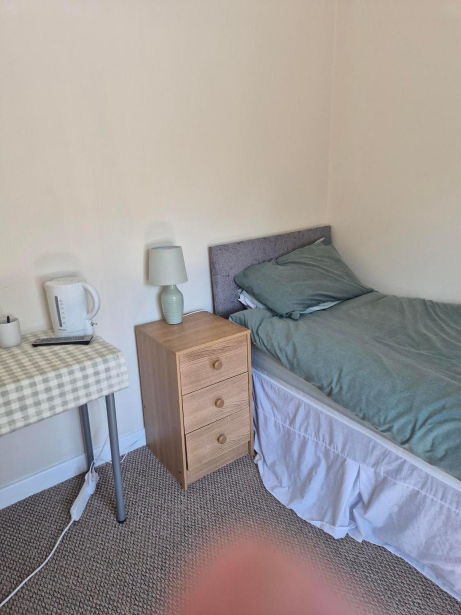 Accomadation Wrexham Zewnętrze zdjęcie